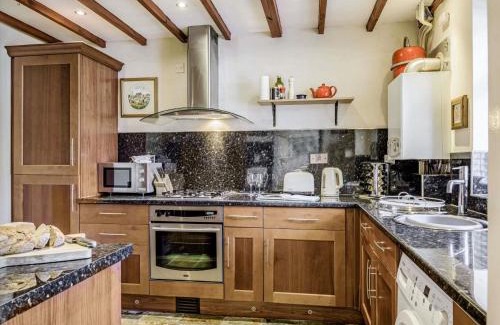 Llangattock House | 2 Bed in Llangattock BN228
