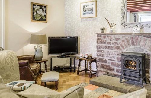 Llangattock House | 2 Bed in Llangattock BN228