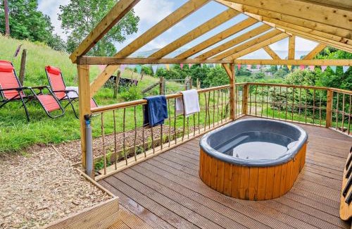 Crickhowell House | 2 Bed in Llangenny BN284