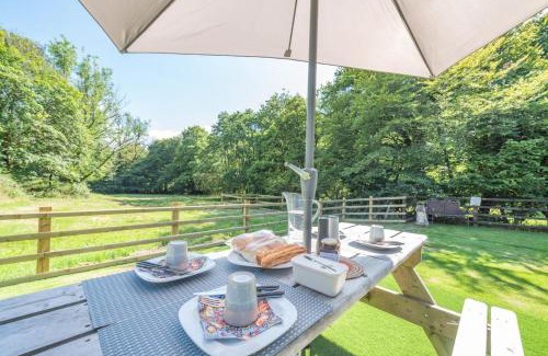 Llanybydder House | 2 Bed in Llanybydder oc-b32255