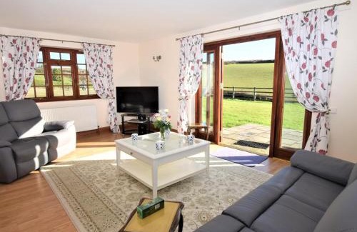 Liskeard House | 2 Bed in Looe LANDC