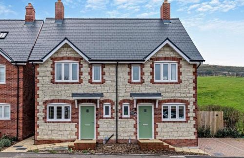 West Lulworth House | 2 Bed in Lulworth Cove 94520