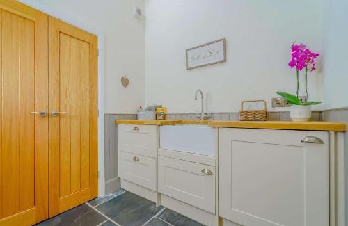 Montgomery House | 2 Bed in Montgomery 83243