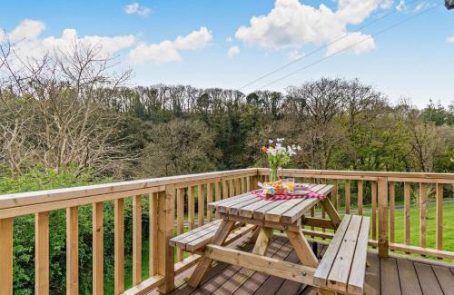 Newport House | 2 Bed in Newport 94717
