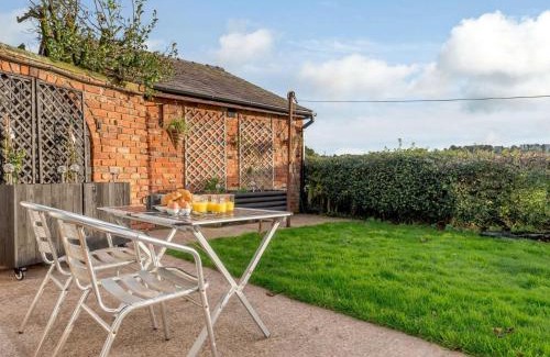Norley House | 2 Bed in Northwich 85877