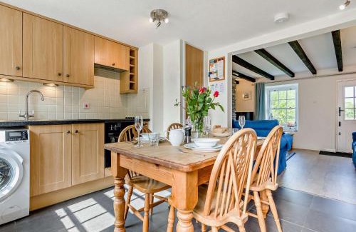 Edmonton House | 2 Bed in Padstow KCOTT
