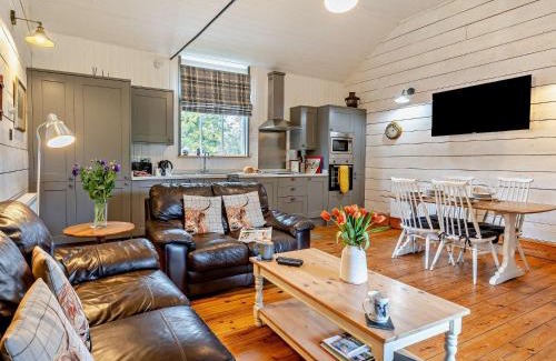 Pantygelli House | 2 Bed in Pantygelli BN246