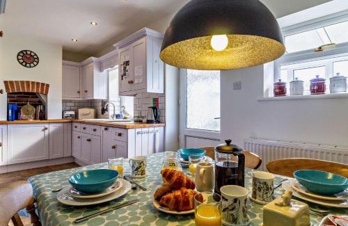 Fakenham House | 2 bed in Shereford KT156