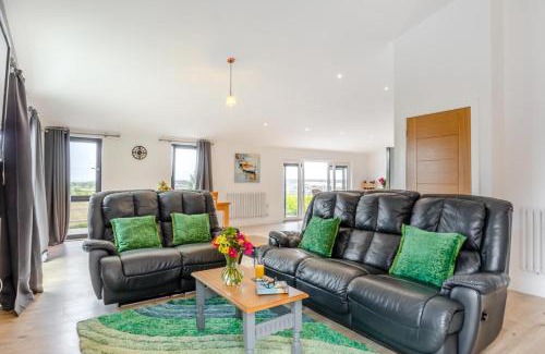 Somerton House | 2 Bed in Somerton oc-s32606