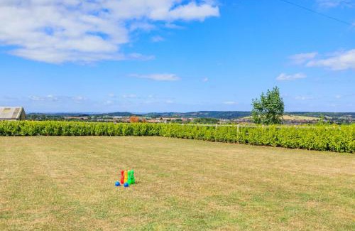 Somerton House | 2 Bed in Somerton oc-s32606