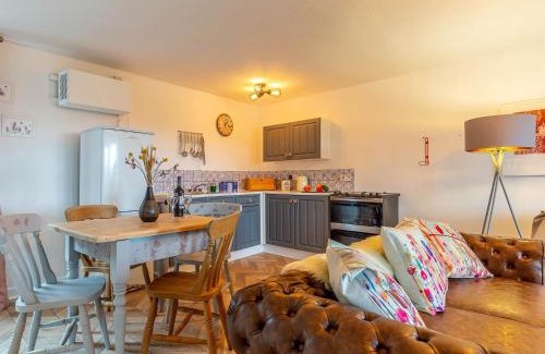 Umberleigh House | 2 Bed in South Molton 78302