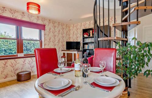 Melrose House | 2 Bed in St Boswells 78774