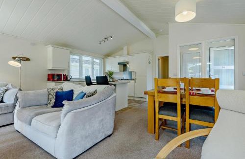 Amroth House | 2 Bed in Stepaside 91799