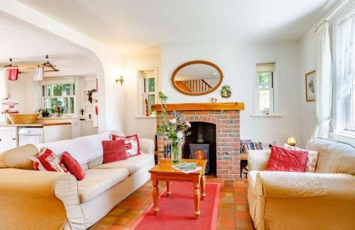 New Forest District House | 2 Bed in Sway NFL43