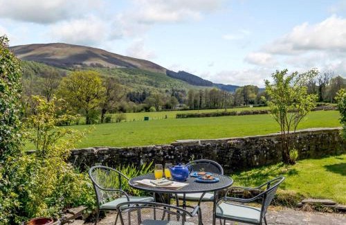 Llanfihangel Tal-y-llyn House | 2 Bed in Talybont-on-Usk BN249