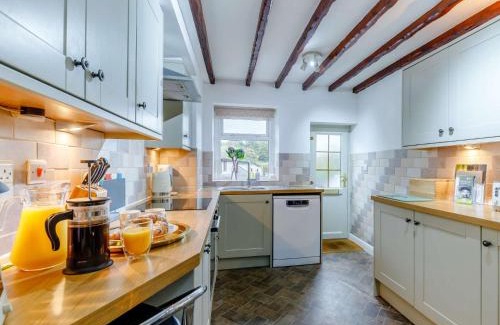 Tideswell House | 2 Bed in Tideswell 85592