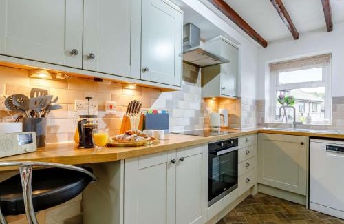 Tideswell House | 2 Bed in Tideswell 85592