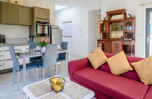 Tiverton House | 2 Bed in Tiverton 78468