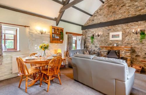 Trefin House | 2 Bed in Trefin 94123