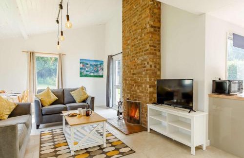 Saltash House | 2 Bed in Whitsand Bay 88311