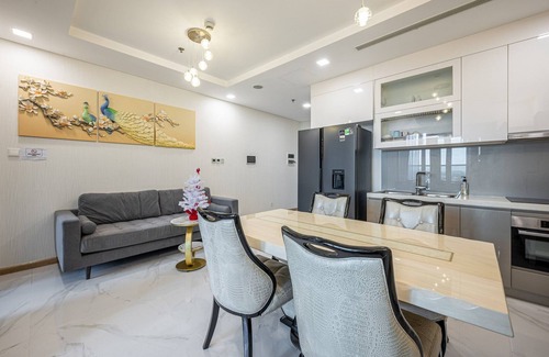 Hang Xanh Apartment | 2 Bed Landmark 81