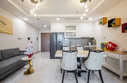 Hang Xanh Apartment | 2 Bed Landmark 81