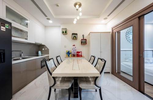 Hang Xanh Apartment | 2 Bed Landmark 81