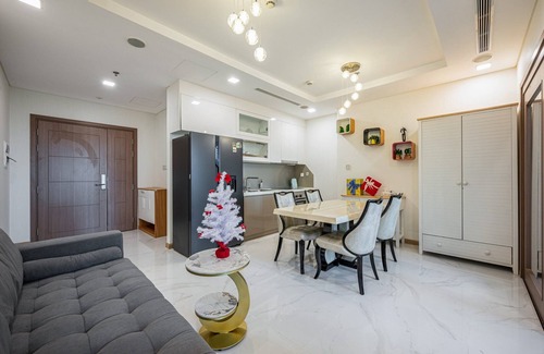 Hang Xanh Apartment | 2 Bed Landmark 81