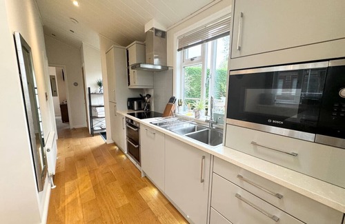 Maidenhead Cabin | 2 Bed Log Cabin w/River Views perfect for Retreat