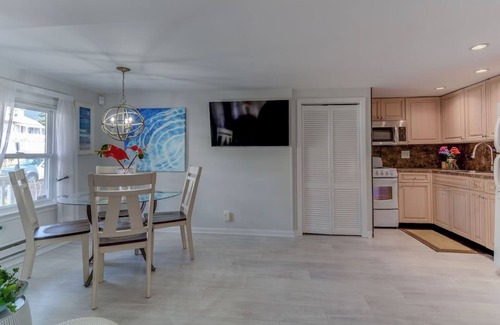 Ocean Grove House | 2-bed Luxury Ground Floor Unit in charming Ocean Grove - steps from beach!
