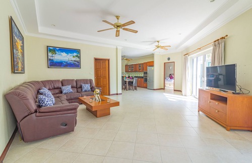 Pratumnak Hill Villa | 2 Bed Majestic Villa Near Beach