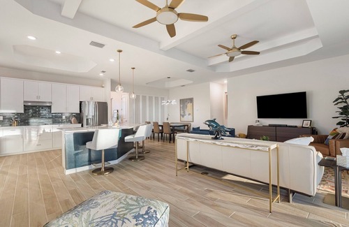 Venice House | 2-bed, office, 2.5 Bth Home w/Saltwater Pool, hot tub in WP Golf & Country Club