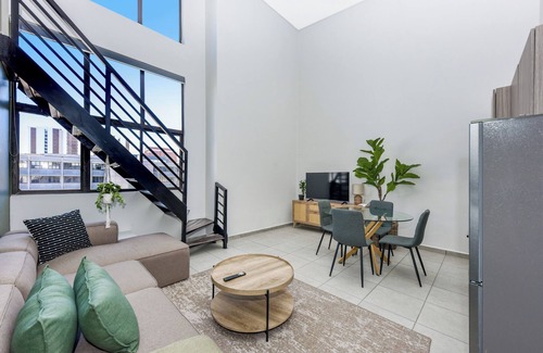 Parkwood Apartment | 2 Bed Penthouse | Pool and Gym