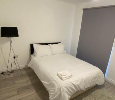 Gascoigne Apartment | 2 Bed Penthouse-Riverside View in East London