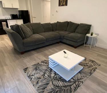 Gascoigne Apartment | 2 Bed Penthouse-Riverside View in East London