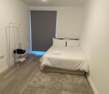 Gascoigne Apartment | 2 Bed Penthouse-Riverside View in East London