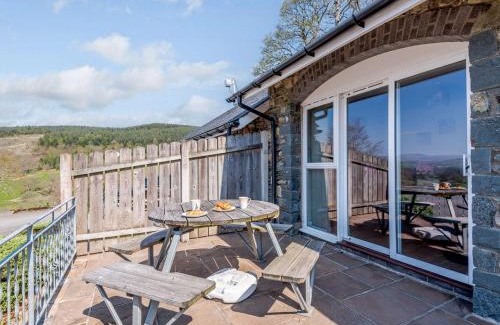 Bala House | 2 bed property in Bala 86963