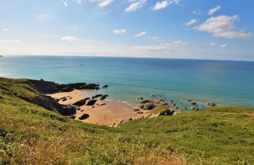 Polbathic Apartment | 2 bed property in Whitsand Bay TYHAN