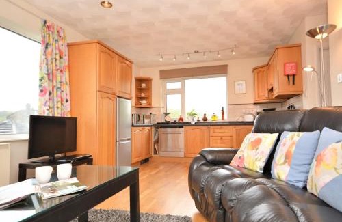 Polbathic Apartment | 2 bed property in Whitsand Bay TYHAN