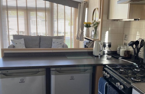 Great Yarmouth Cabin | 2 Bed-sleeps 6-free Parking-pet Friendly