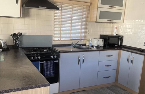Great Yarmouth Cabin | 2 Bed-sleeps 6-free Parking-pet Friendly