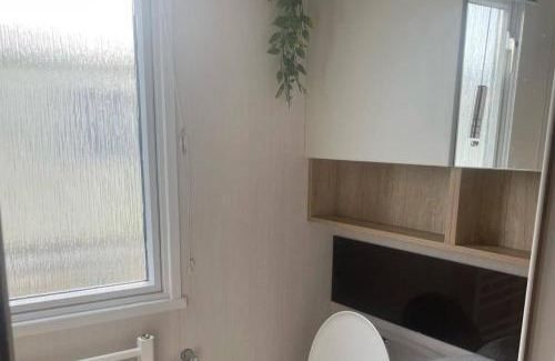 Coldingham House | 2 Bed-Sleeps 6-Patio-Parking-Pet Friendly