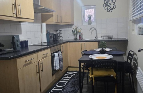 Wolverhampton Apartment | 2 Bed - Sleeps 6 - Private Balcony - City Centre