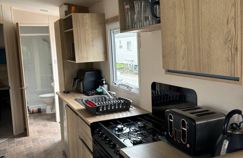 Cowes Cabin | 2 bed-Sleeps 6-Pets-Free Parking