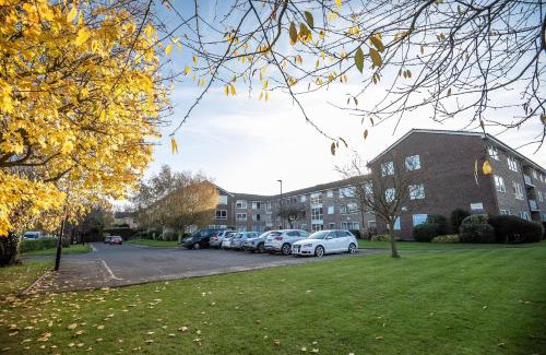 Southgate Apartment | 2-Bed spacious Flat-2-minute walk to tube station