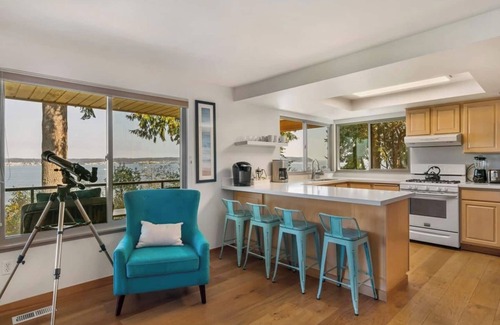 Bells Beach House | 2 bed Stunning Views Hot Tub Dog Friendly ADA
