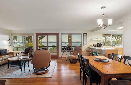 Bells Beach House | 2 bed Stunning Views Hot Tub Dog Friendly ADA