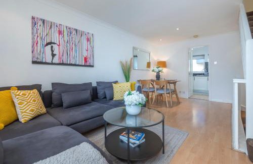 Bow Apartment | 2 Bed town house with Garden in Hackney, London