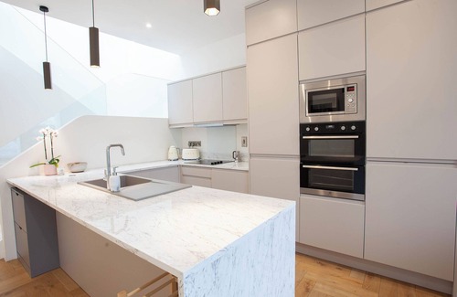 Ballsbridge House | 2-Bed Townhouse | Garden & Private Parking in D04