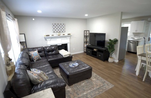Bynum House | 2 BED, Tv, Moroccan Style, kids essentials, Walk to Golf, close to shopping